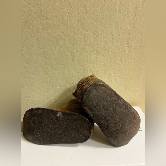 UGG BOOTS TIE UP BACK Sheep Skin, Color: Tan, Size Small infant - Picture 8 of 11